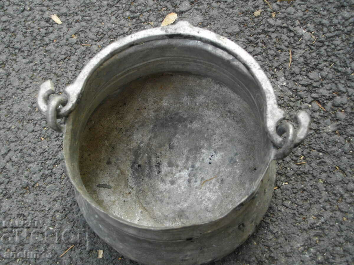 Auction  MENCE KOTLE COPPER MENETS 1