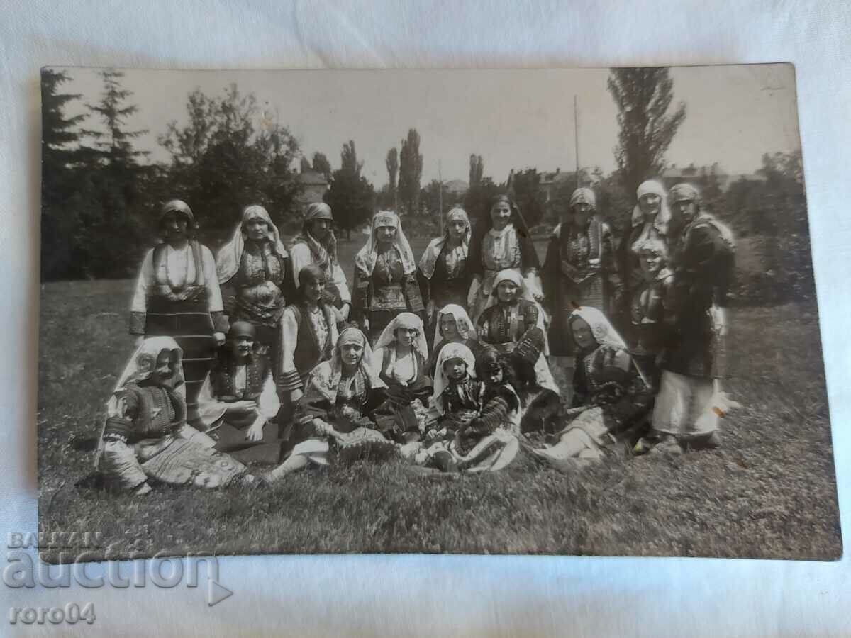 Livrarea COSTUME MACEDONIANE
