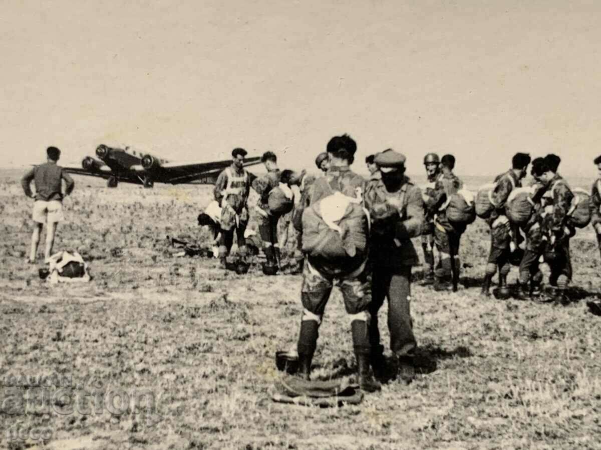 Παλιά φωτογραφία του Parachute Squad Junkers-52 της δεκαετίας του 1940