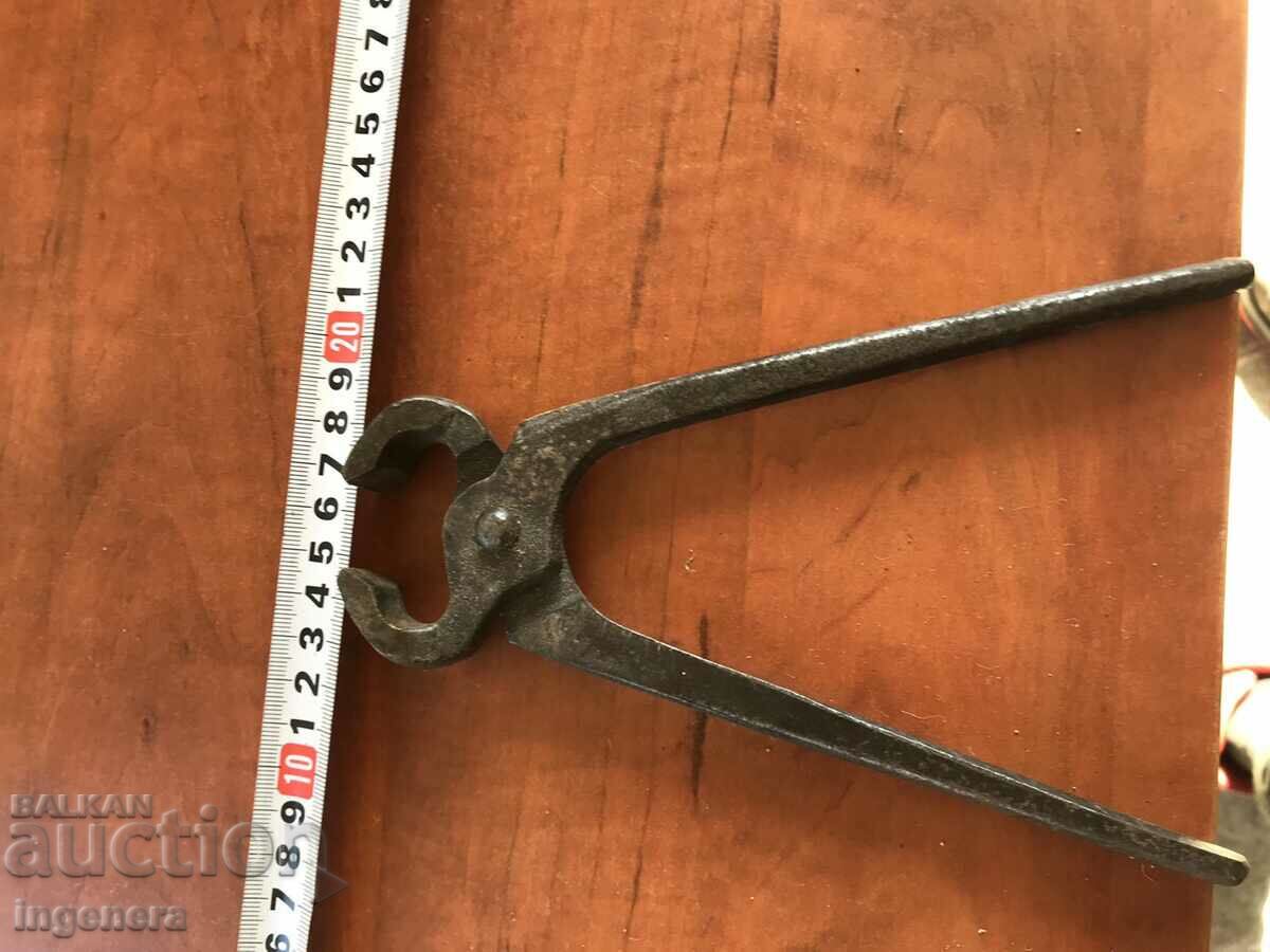 Auction TILE PLIERS FORGED TOOL FROM SOCA Auction TILE PLIERS FORGED TOOL FROM SOCA