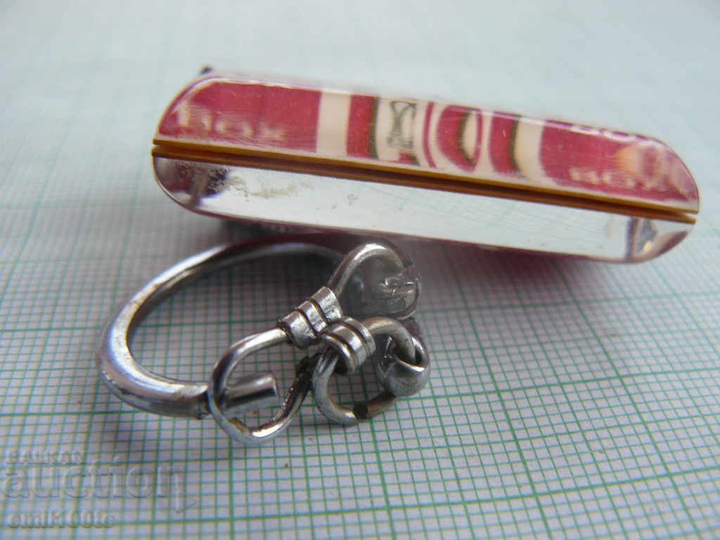 Delivery of Keychain advertising cigarettes LM Delivery of Keychain advertising cigarettes LM