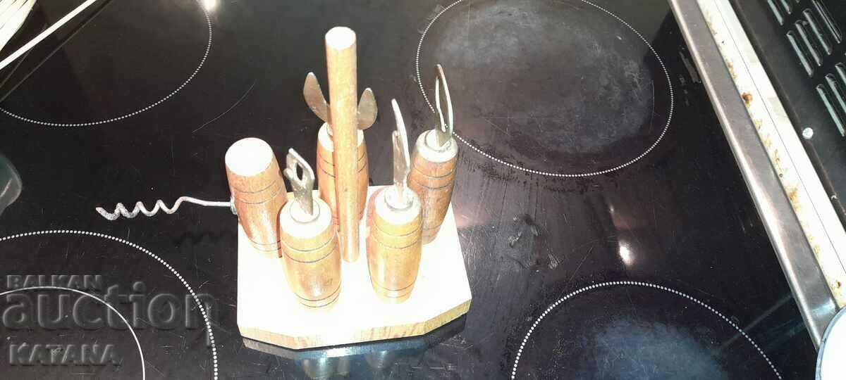 Σετ τιρμπουσόν με βάση με τιμή 10.00 BGN | € 5.11 Σετ τιρμπουσόν με βάση με τιμή 10.00 BGN | € 5.11