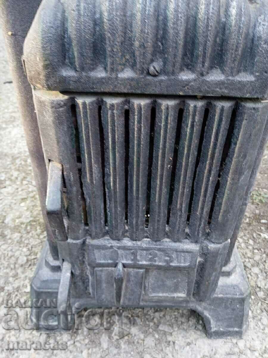 Old cast iron stove with price 160.00 BGN | € 81.81 Old cast iron stove with price 160.00 BGN | € 81.81
