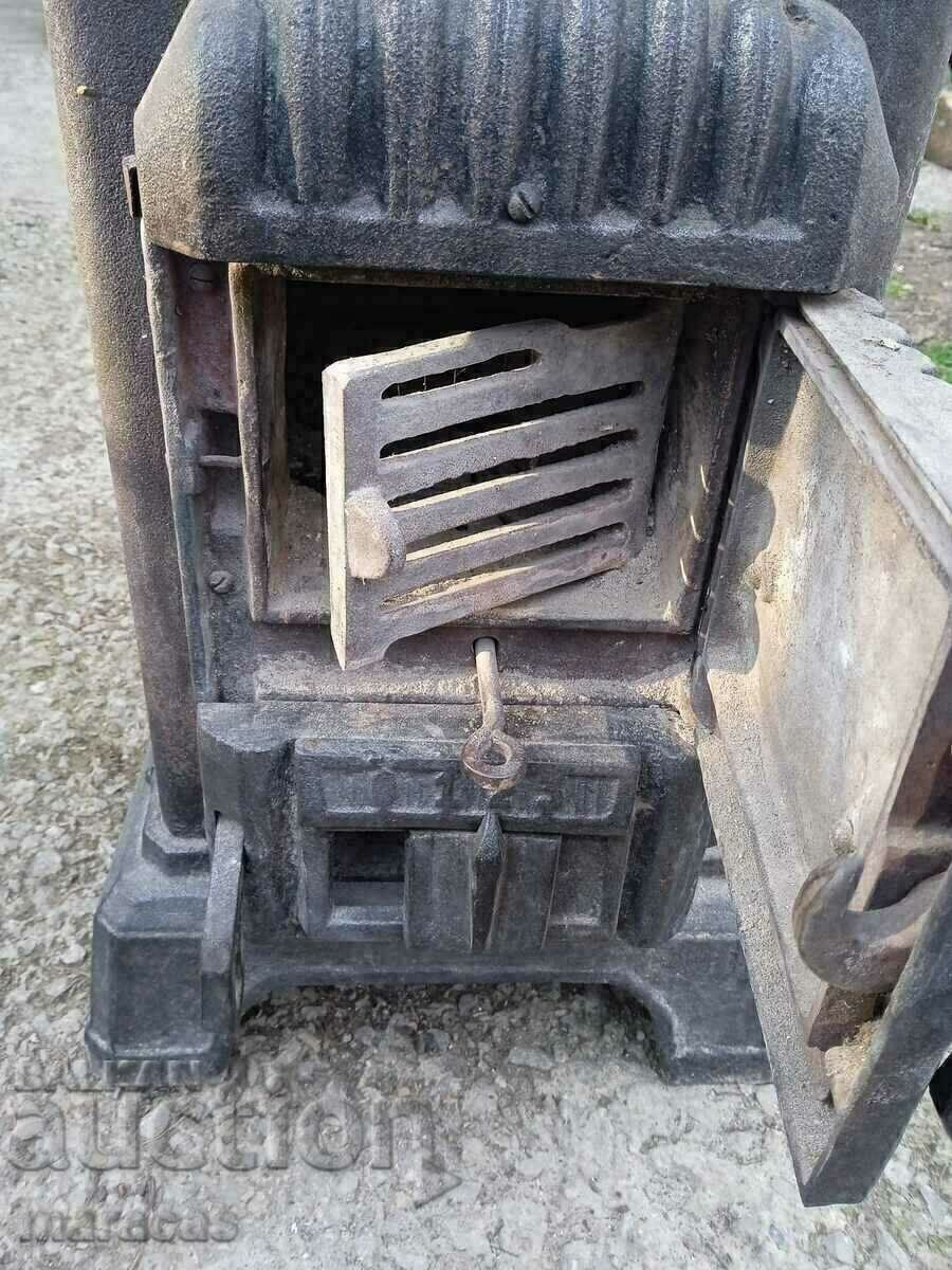 Auction Old cast iron stove Auction Old cast iron stove