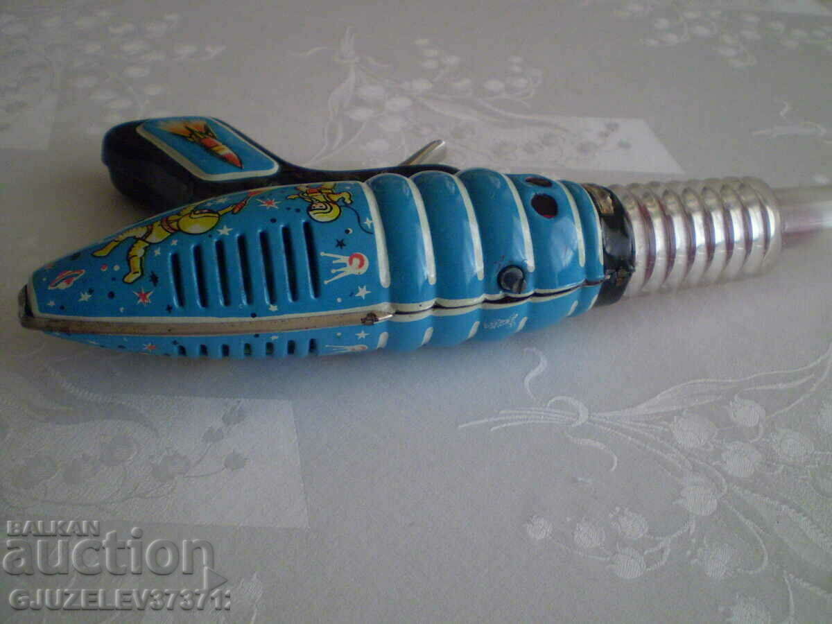 SPACE GUN TOY ASTRONAUT COSMONAUT - 6 SPACE GUN TOY ASTRONAUT COSMONAUT - 6