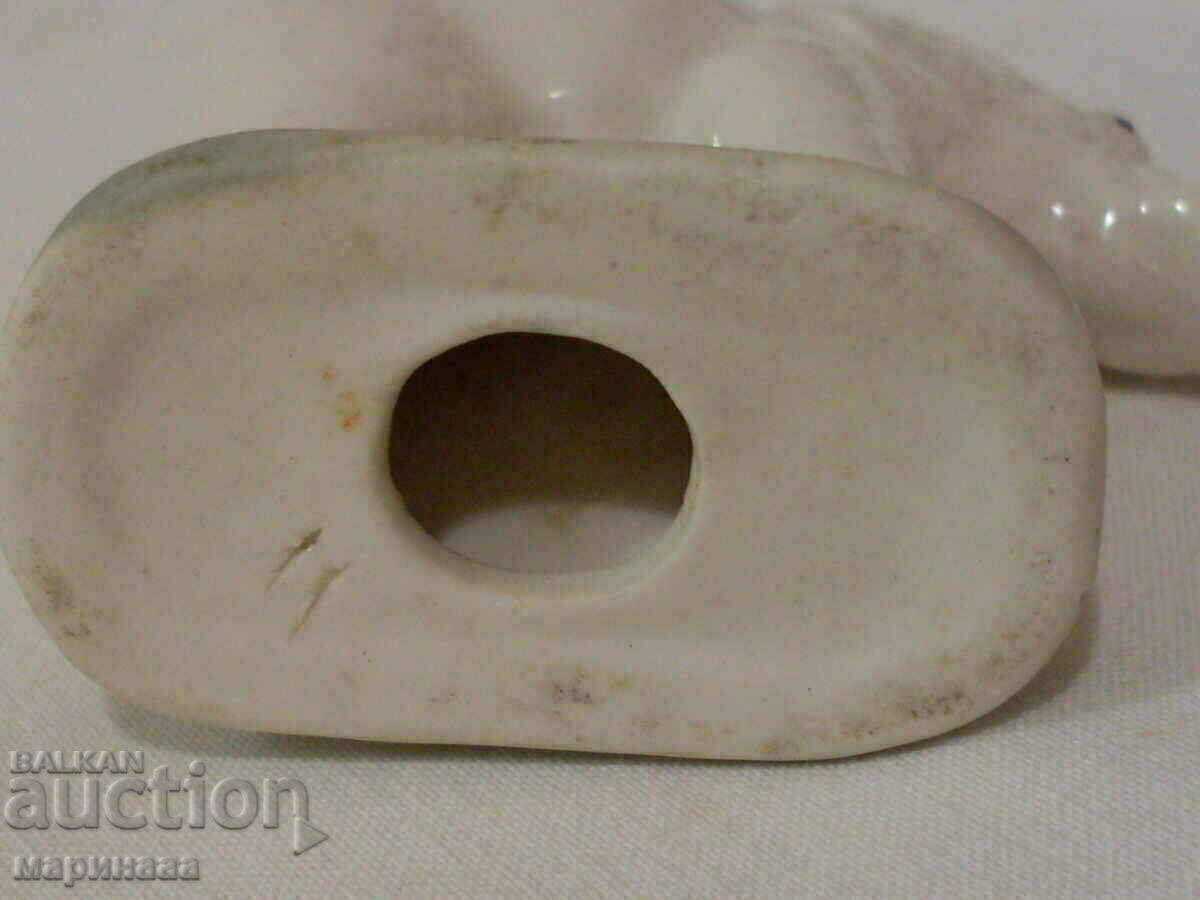 Delivery of OLD PORCELAIN Delivery of OLD PORCELAIN