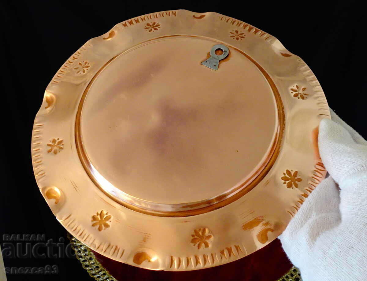 Auction  Copper panel, copper painting Spinning wool with a spinning wheel