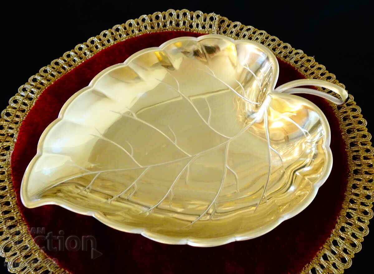 Bronze fruit bowl, embossed leaf by Quist Bronze fruit bowl, embossed leaf by Quist