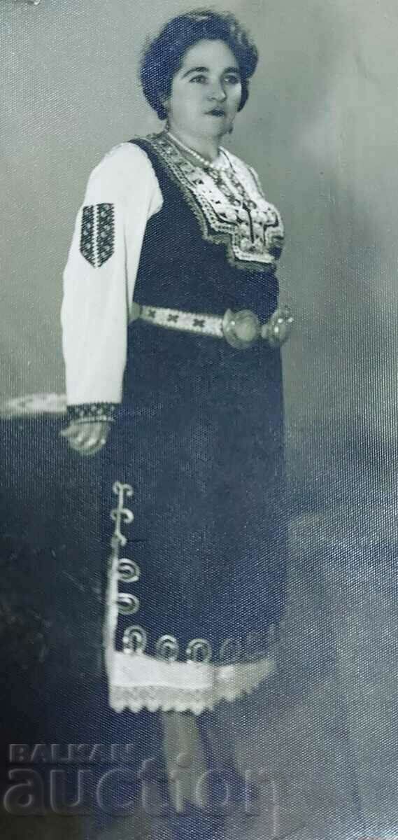 WEARING PAFTI PEARL BELT PHOTOGRAPH KINGDOM OF BULGARIA with price 55.00 BGN | € 28.12 WEARING PAFTI PEARL BELT PHOTOGRAPH KINGDOM OF BULGARIA with price 55.00 BGN | € 28.12