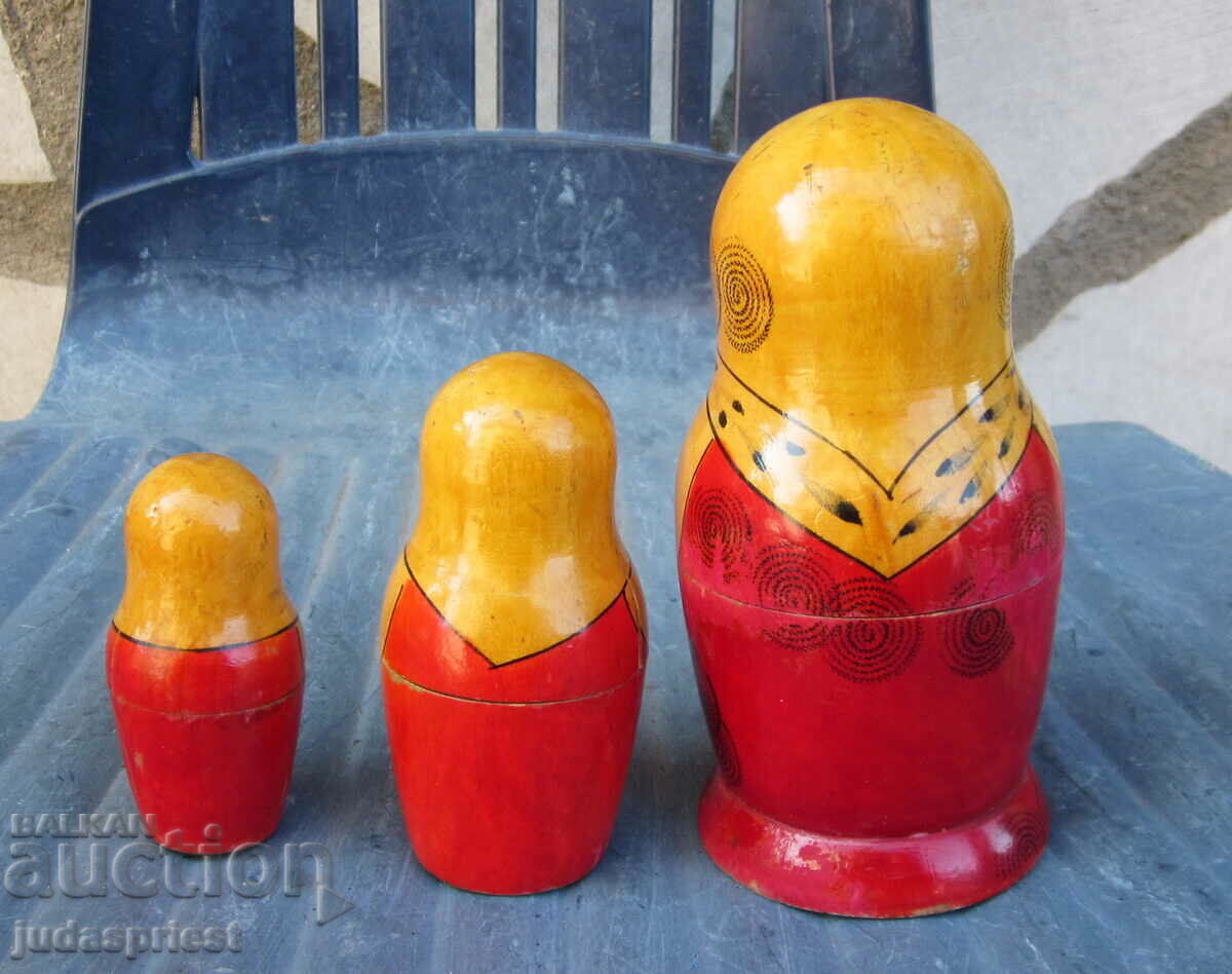 Ρωσική κούκλα matryoshka σετ με 3 σοβιετικές κούκλες matryoshka με τιμή 20.00 BGN | € 10.23 Ρωσική κούκλα matryoshka σετ με 3 σοβιετικές κούκλες matryoshka με τιμή 20.00 BGN | € 10.23