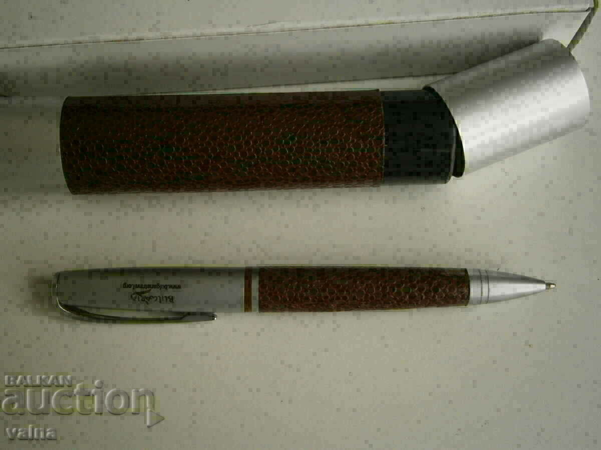 Auction  New pen in luxury packaging