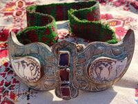 Mother-of-pearl cuff with belt