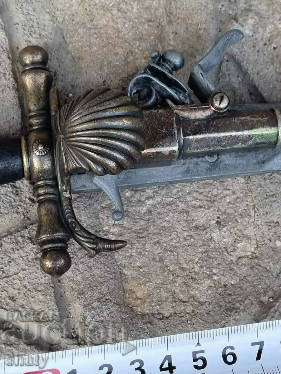 Auction  Old model pistol dagger.