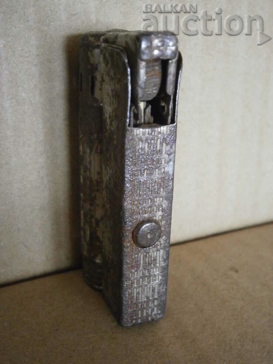 Auction vintage MINI FOX Austria petrol lighter Auction vintage MINI FOX Austria petrol lighter