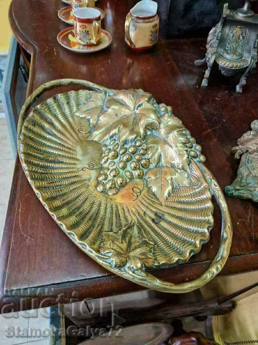 A beautiful antique English fruttiere bomboniere bronze messi with price 166.00 BGN | € 84.87 A beautiful antique English fruttiere bomboniere bronze messi with price 166.00 BGN | € 84.87