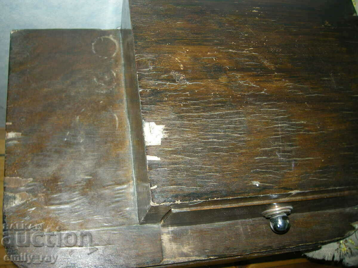 Old retro bedside tables with price 50.00 BGN | € 25.56 Old retro bedside tables with price 50.00 BGN | € 25.56