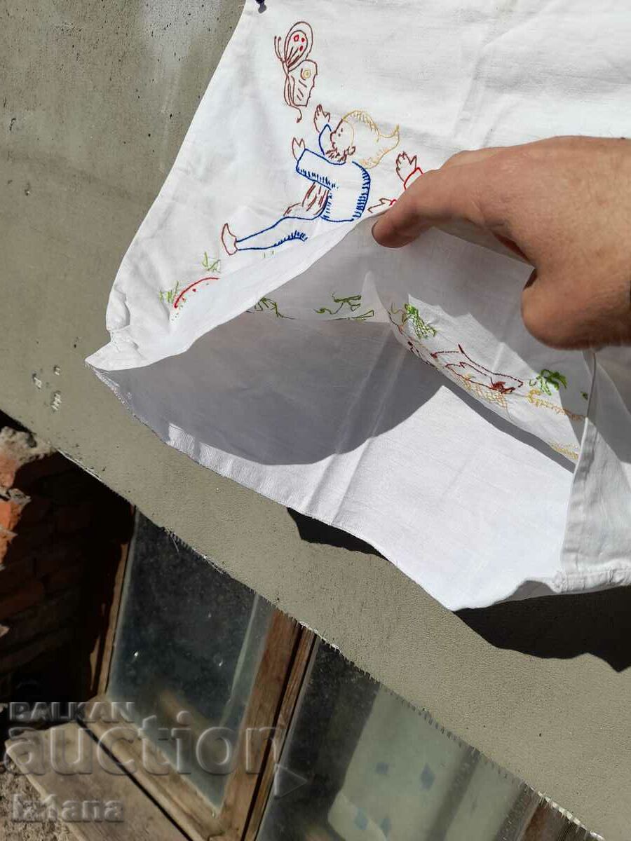 Auction An old embroidered pillow case Auction An old embroidered pillow case