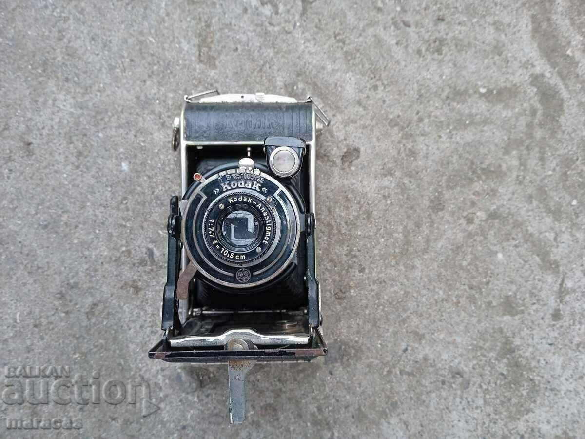 Стар фотоапарат с мех фирма Кодак