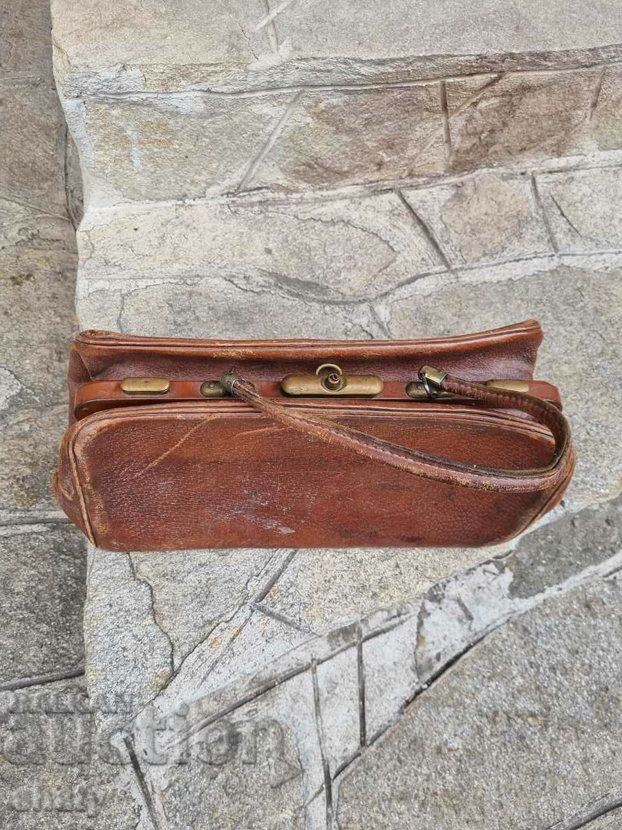 Стара докторска чанта от естествена кожа