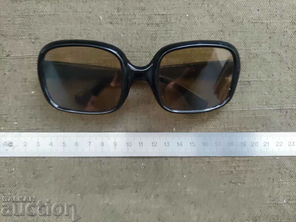 Ρετρό / vintage γυαλιά ηλίου με τιμή 15.00 BGN | € 7.67 Ρετρό / vintage γυαλιά ηλίου με τιμή 15.00 BGN | € 7.67