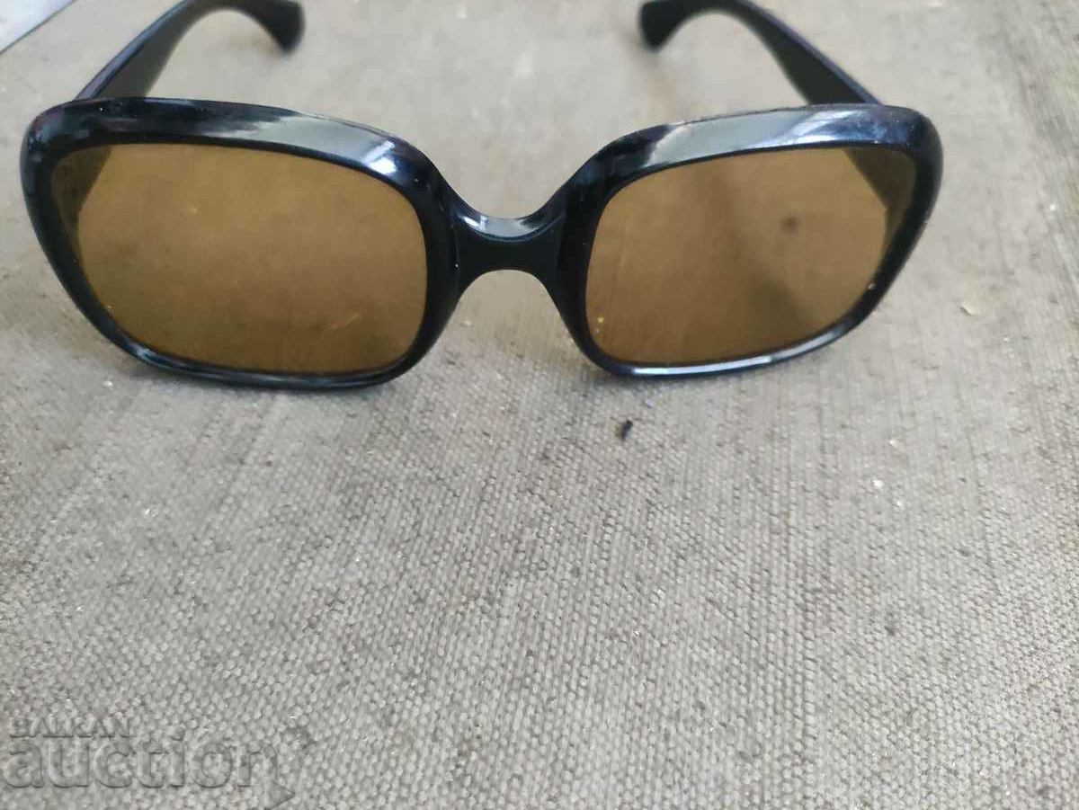 Livrarea Ochelari de soare retro / vintage Livrarea Ochelari de soare retro / vintage