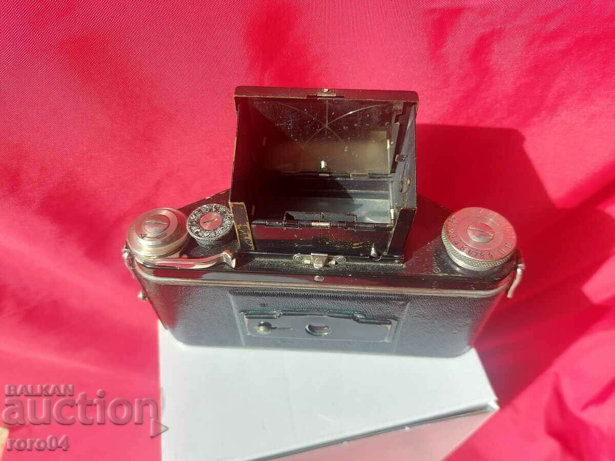 Delivery of Exakta VP model A - D.R.P. - WW II - RRR Delivery of Exakta VP model A - D.R.P. - WW II - RRR