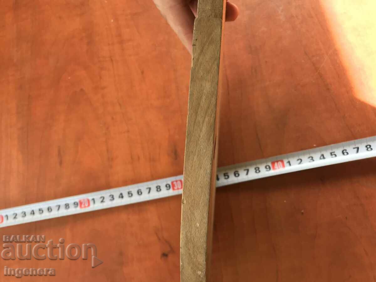 Delivery of BREAD BOARD FOR APPETIZERS AND STEAKS WOOD OLD Delivery of BREAD BOARD FOR APPETIZERS AND STEAKS WOOD OLD