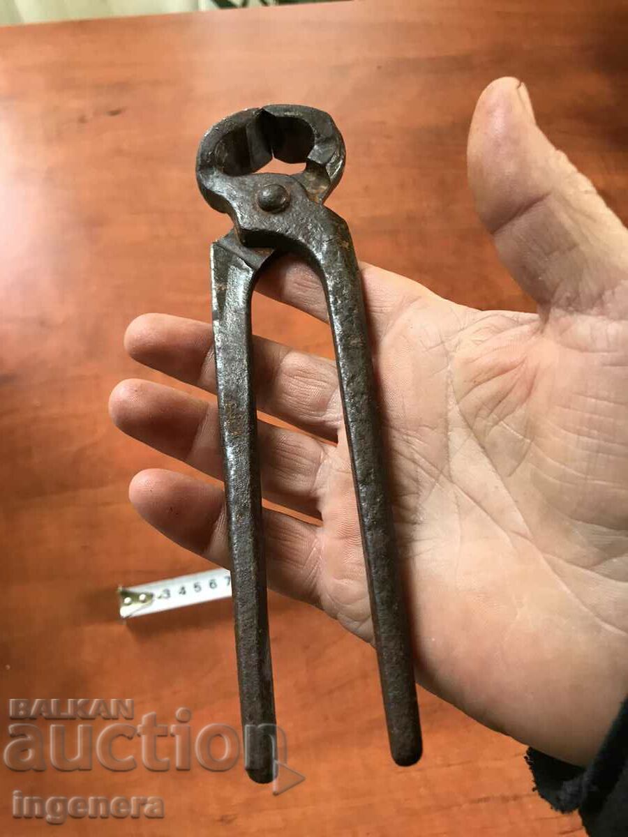 Auction TILE PLIERS FORGED TOOL FROM SOCA Auction TILE PLIERS FORGED TOOL FROM SOCA