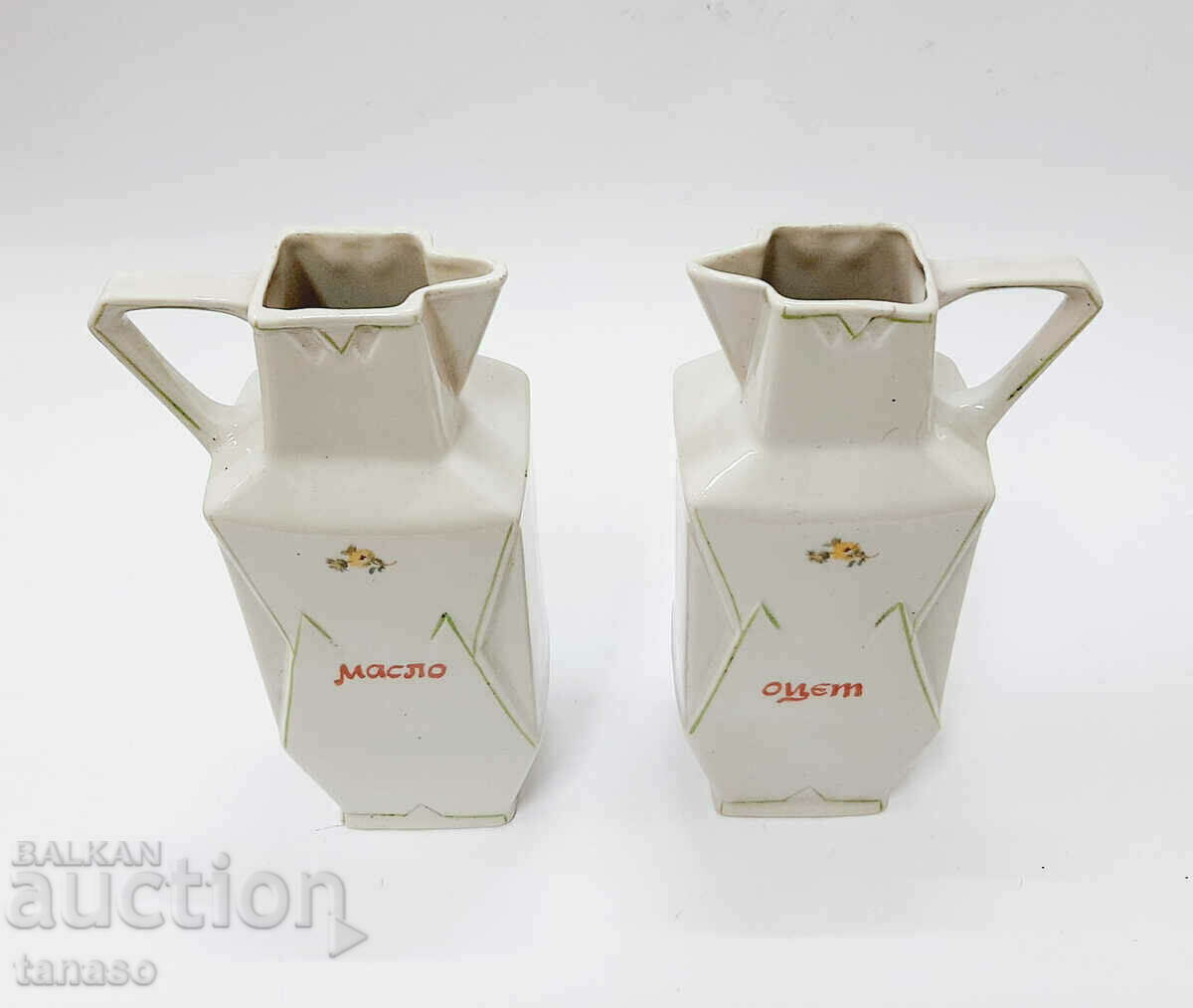 Стари порцеланови кани за олио и оцет(13.2) с цена € 22.00 | 43.03 лв.