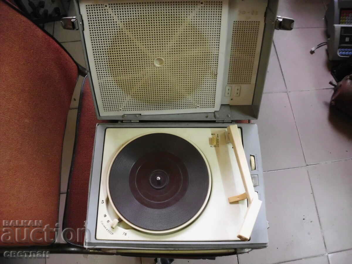 GAMOFON cu preț 26.00 BGN | € 13.29 GAMOFON cu preț 26.00 BGN | € 13.29