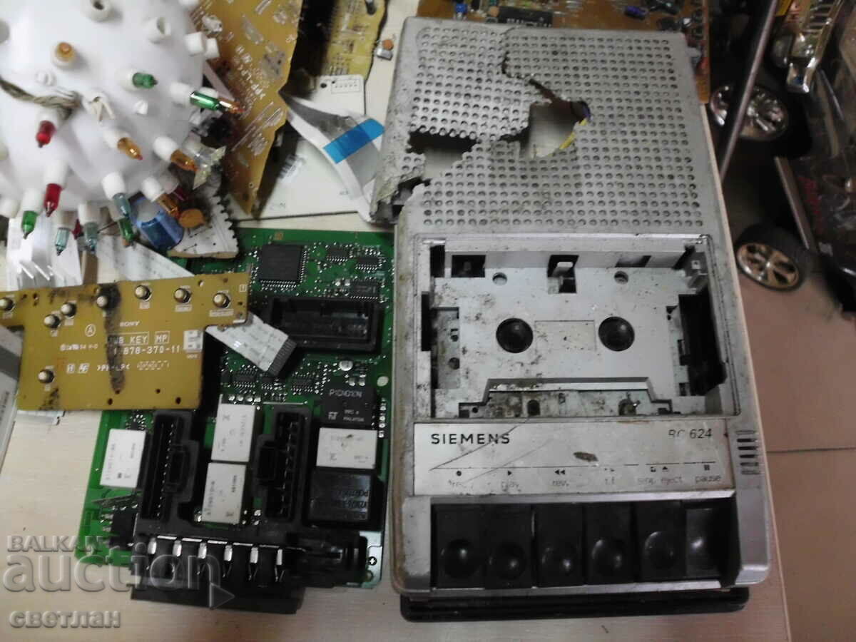 EL SCRAP cu preț 20.00 BGN | € 10.23 EL SCRAP cu preț 20.00 BGN | € 10.23