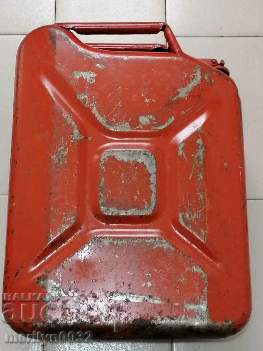 Canistra ruseasca 20 litri pentru combustibil URSS anii '60 real soc cu preț 44.00 BGN | € 22.50