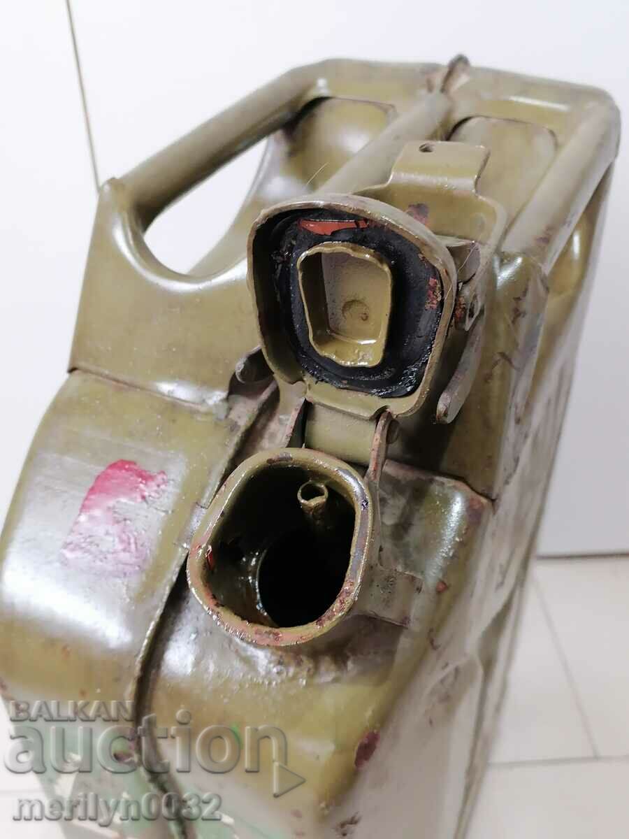 Licitație Tub de combustibil rusesc 20 litri NRB 70s real social Licitație Tub de combustibil rusesc 20 litri NRB 70s real social