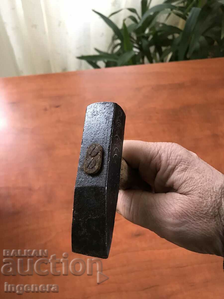 Delivery of HAMMER HAMMER OLD TOOL WITH THE ORIGINAL HANDLE Delivery of HAMMER HAMMER OLD TOOL WITH THE ORIGINAL HANDLE