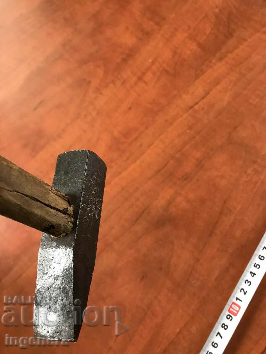 HAMMER HAMMER OLD TOOL WITH THE ORIGINAL HANDLE - 5 HAMMER HAMMER OLD TOOL WITH THE ORIGINAL HANDLE - 5