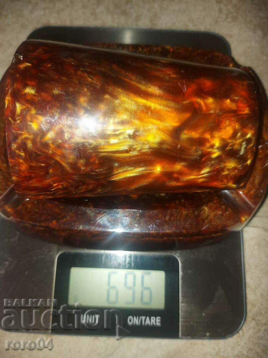 Auction  KATALIN - BAKELITE - AMBER