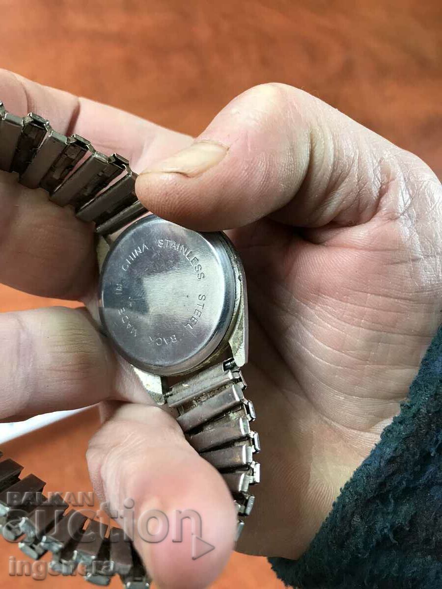 Auction MANUAL WATCH WITH METAL EXTENDABLE CHAIN Auction MANUAL WATCH WITH METAL EXTENDABLE CHAIN