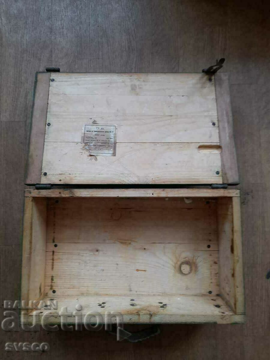 Auction Old military chest Auction Old military chest
