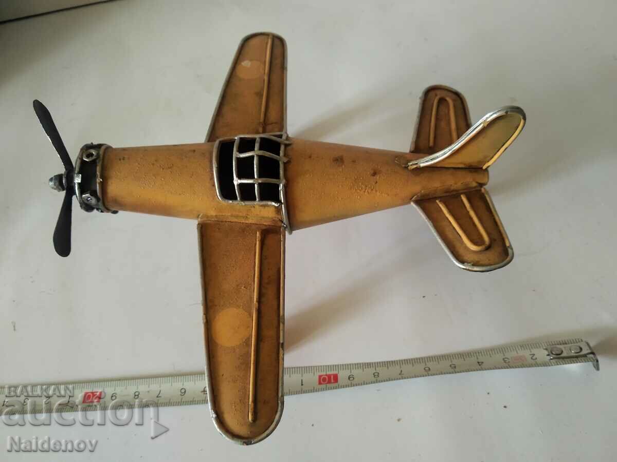 Παλιό παιχνίδι από κασσίτερο αεροπλάνο με τιμή 49.99 BGN | € 25.56 Παλιό παιχνίδι από κασσίτερο αεροπλάνο με τιμή 49.99 BGN | € 25.56