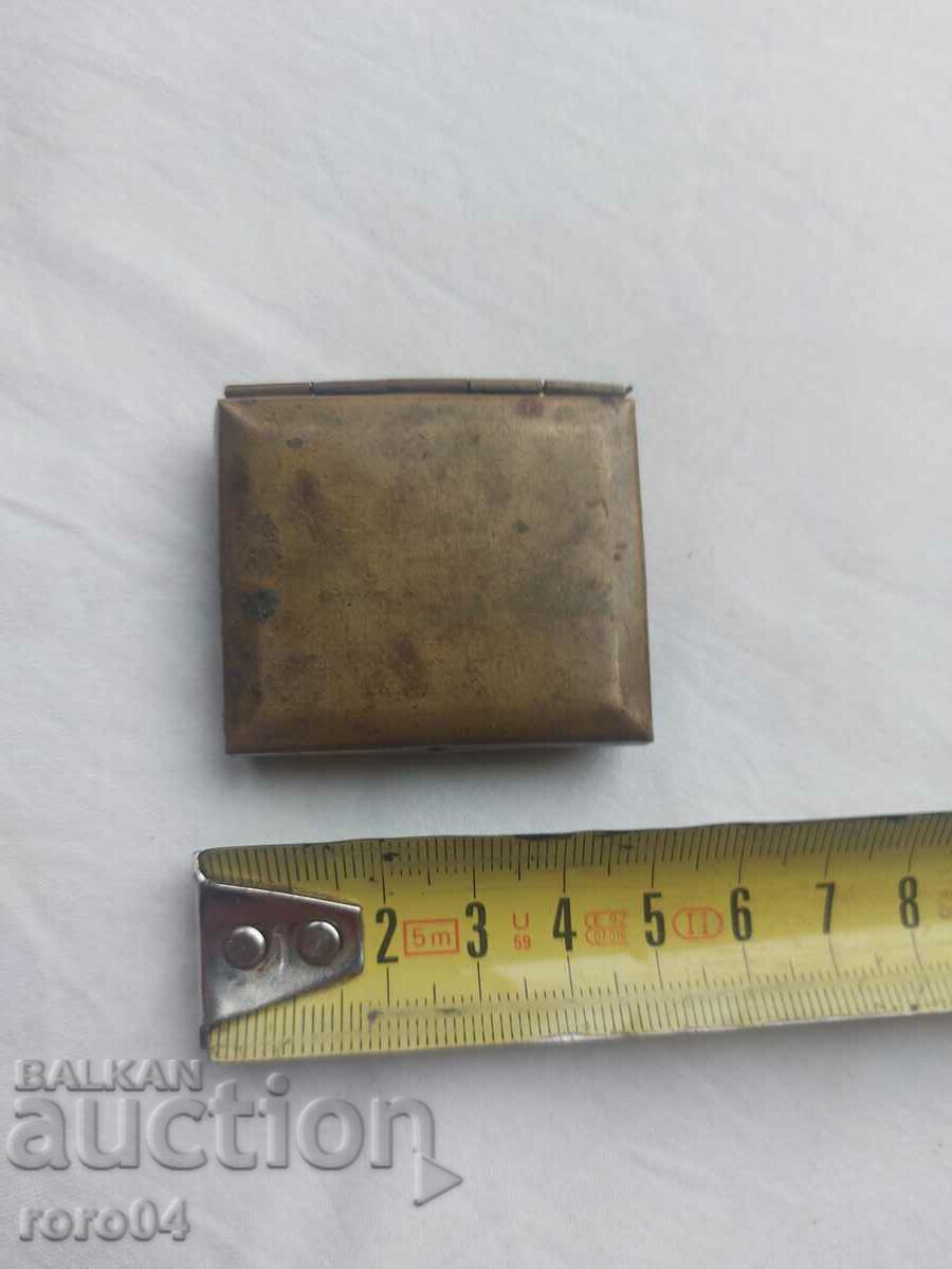 OLD BRONZE BOX - 6 OLD BRONZE BOX - 6