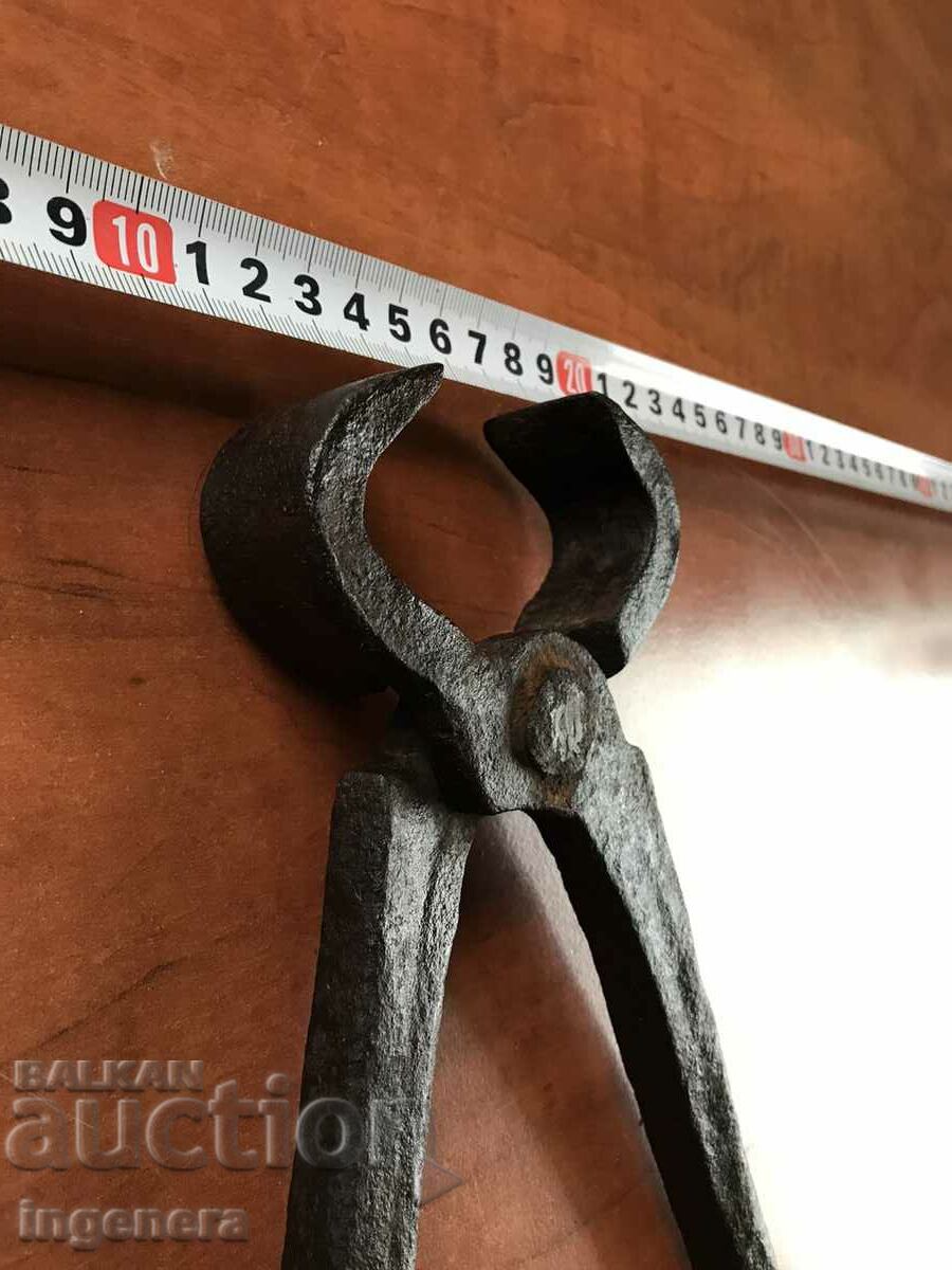 Delivery of TILE FORGED PLIERS LARGE TOOL HORSE PLIERS Delivery of TILE FORGED PLIERS LARGE TOOL HORSE PLIERS