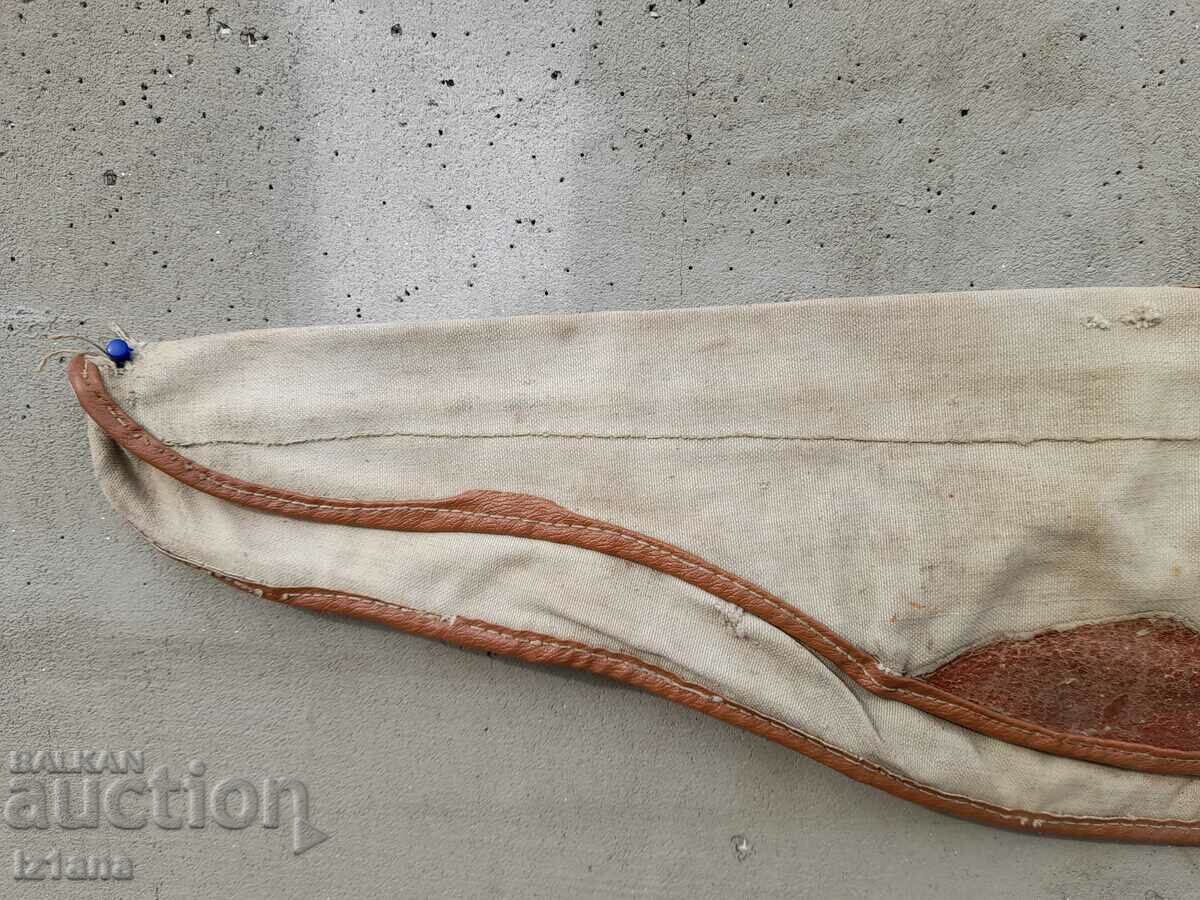 An old gun case with price 15.00 BGN | € 7.67 An old gun case with price 15.00 BGN | € 7.67