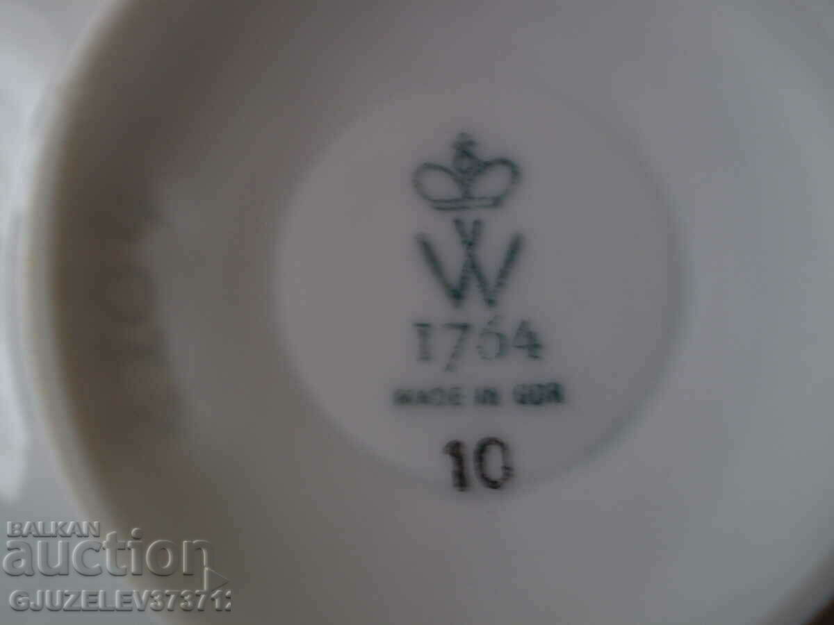 Auction Old Vintage Porcelain Vase Rare Find Wallendorf W1764G Auction Old Vintage Porcelain Vase Rare Find Wallendorf W1764G