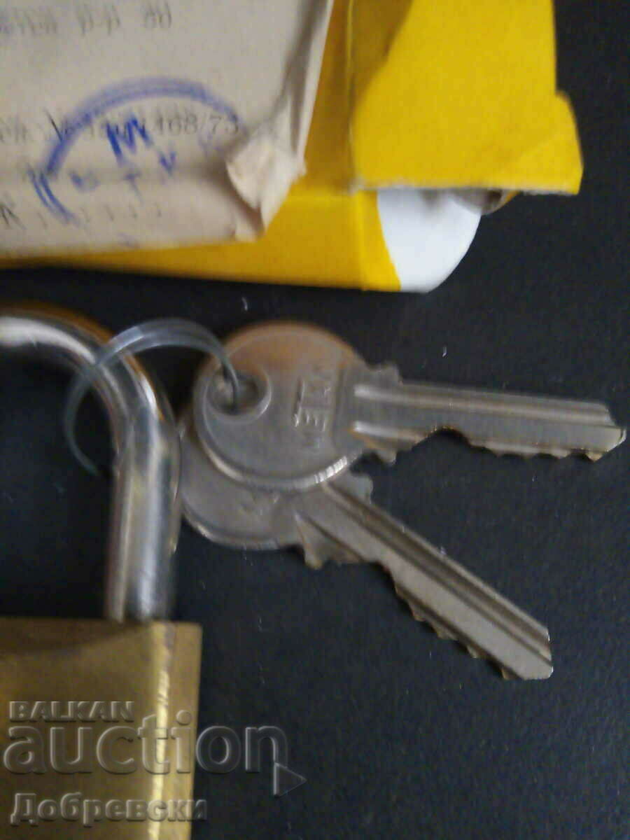 Παλιό λουκέτο από το 1983 "Metal" Βάρνα με τιμή 39.00 BGN | € 19.94 Παλιό λουκέτο από το 1983 "Metal" Βάρνα με τιμή 39.00 BGN | € 19.94