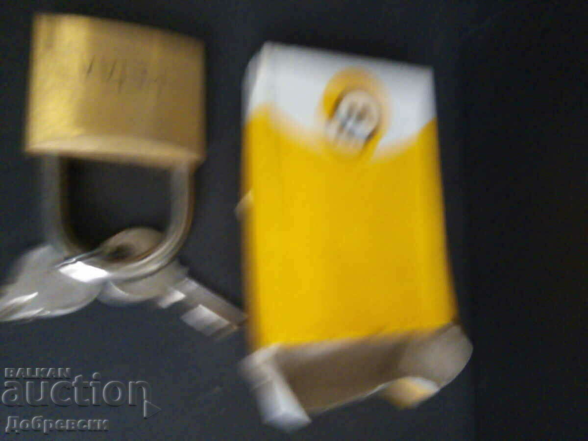 Παράδοση Παλιό λουκέτο από το 1983 "Metal" Βάρνα Παράδοση Παλιό λουκέτο από το 1983 "Metal" Βάρνα