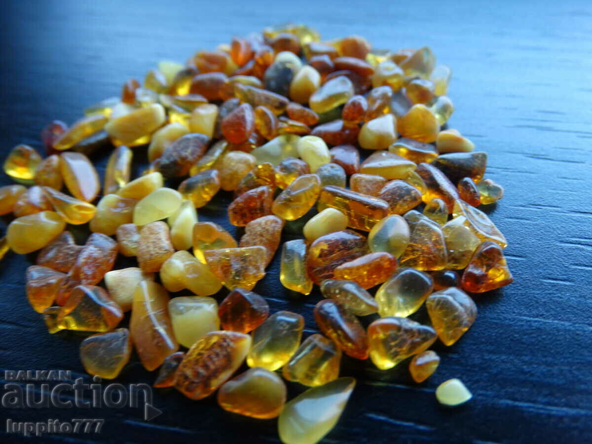 Auction 34.50 ct natural Baltic amber lot 100+ Auction 34.50 ct natural Baltic amber lot 100+