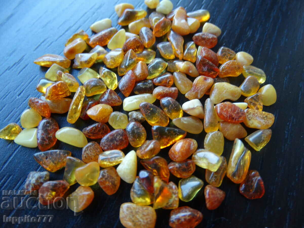 Auction 34.50 ct natural Baltic amber lot 100+ Auction 34.50 ct natural Baltic amber lot 100+