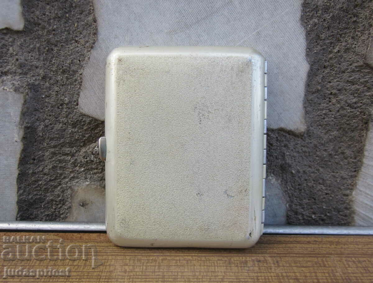 old Russian soviet snuff box with price 20.00 BGN | € 10.23 old Russian soviet snuff box with price 20.00 BGN | € 10.23