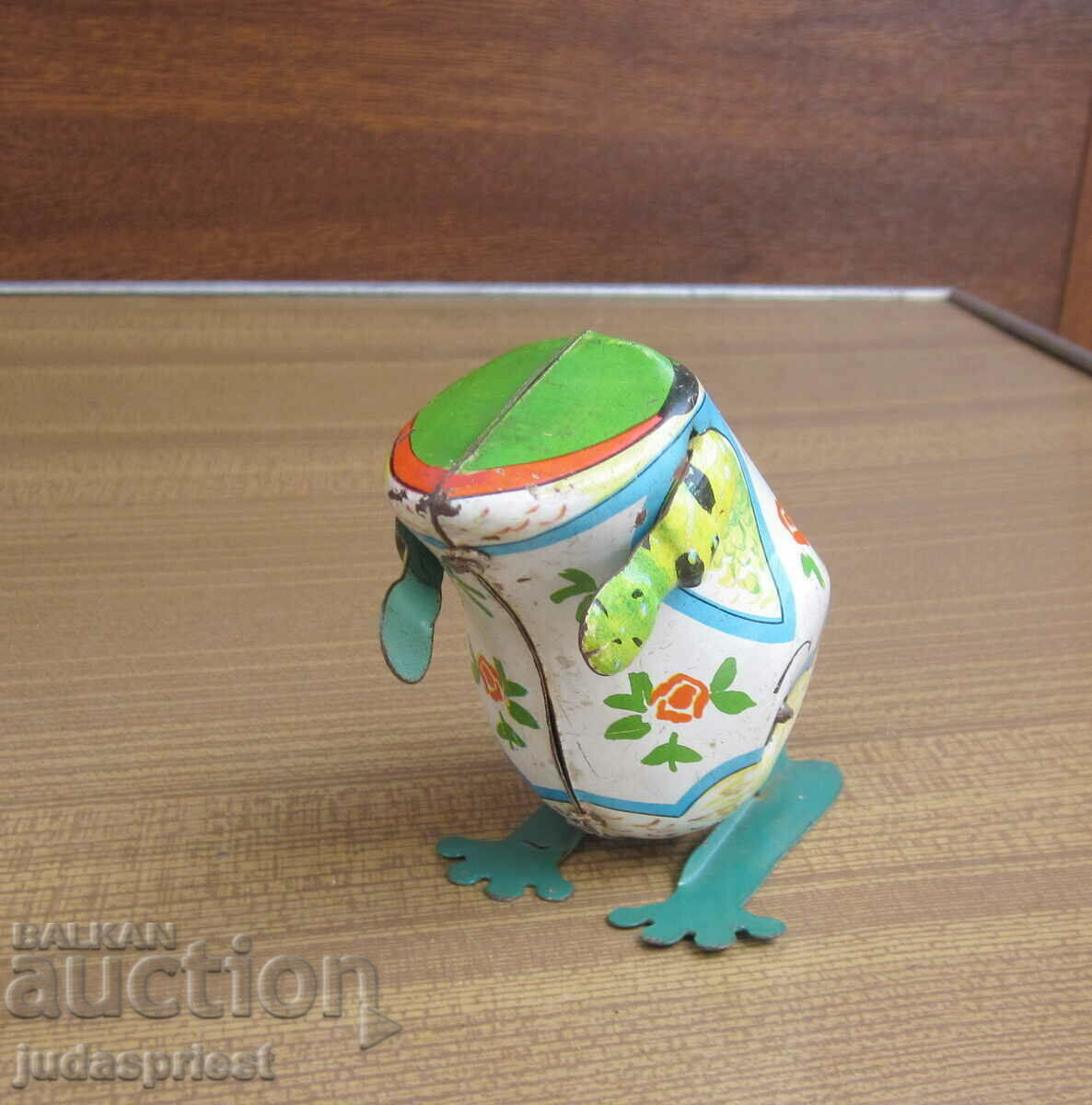 old Russian mechanical metal tin toy frog with price 20.00 BGN | € 10.23 old Russian mechanical metal tin toy frog with price 20.00 BGN | € 10.23