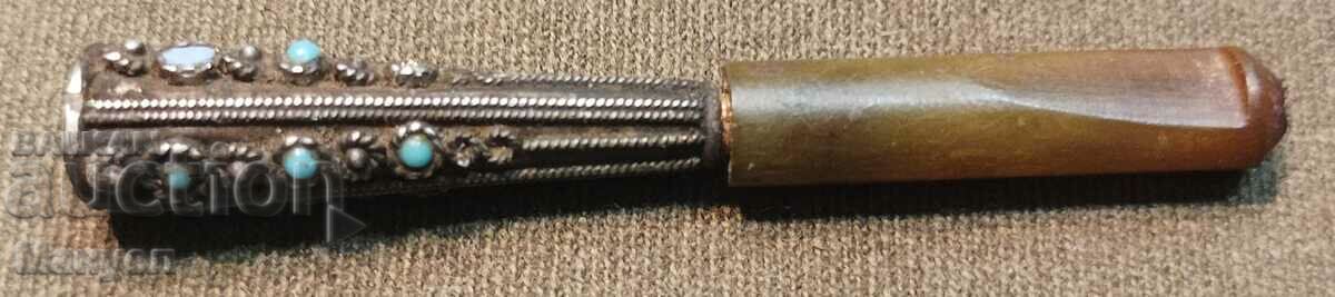 Παλιό τσιγάρο - ασήμι και κοκαλάκι. με τιμή 90.00 BGN | € 46.02 Παλιό τσιγάρο - ασήμι και κοκαλάκι. με τιμή 90.00 BGN | € 46.02